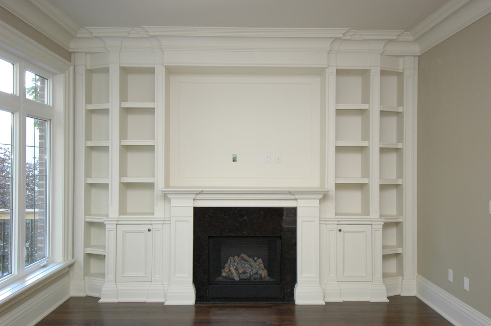 Transitional home design photo in Toronto