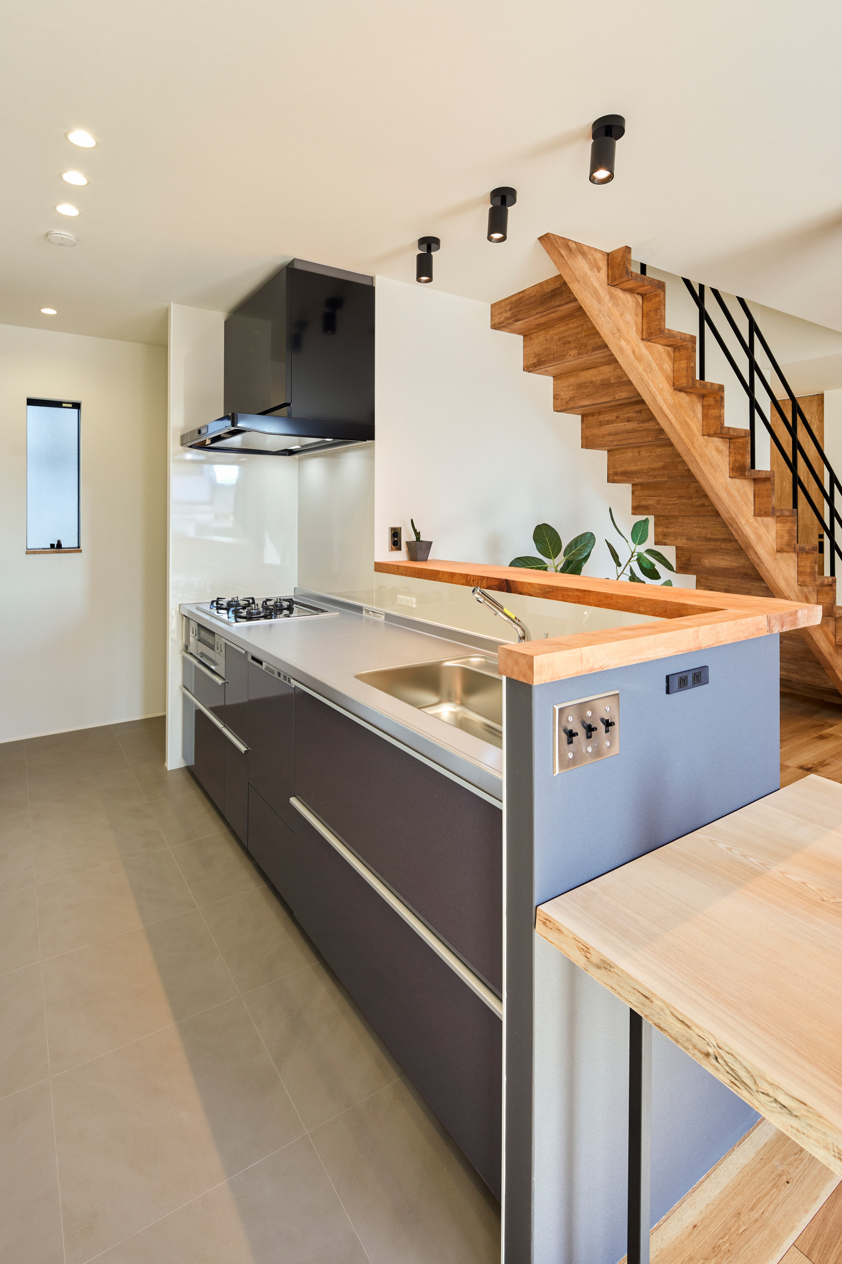 75 Beautiful Wallpaper Ceiling Kitchen With Blue Backsplash Pictures Ideas June 21 Houzz