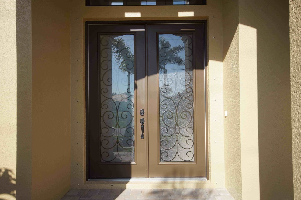 Transitional entryway photo in Miami