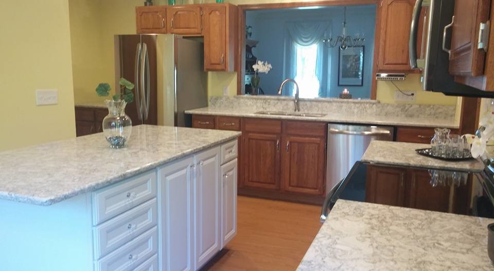 Example of a transitional kitchen design in Cincinnati with stainless steel appliances