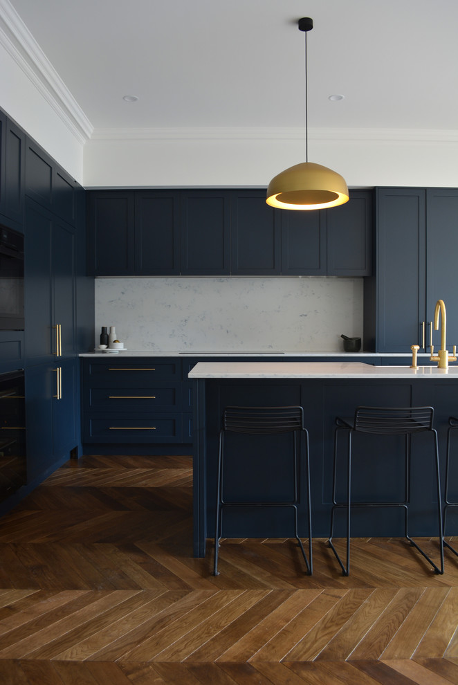 Modern eat-in kitchen in Sydney with blue cabinets, quartz benchtops and with island.