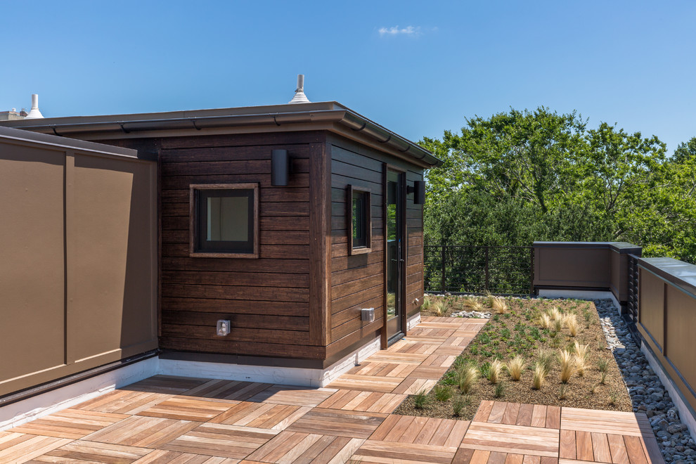 This is an example of a mid-sized contemporary rooftop and rooftop deck in Atlanta with no cover.