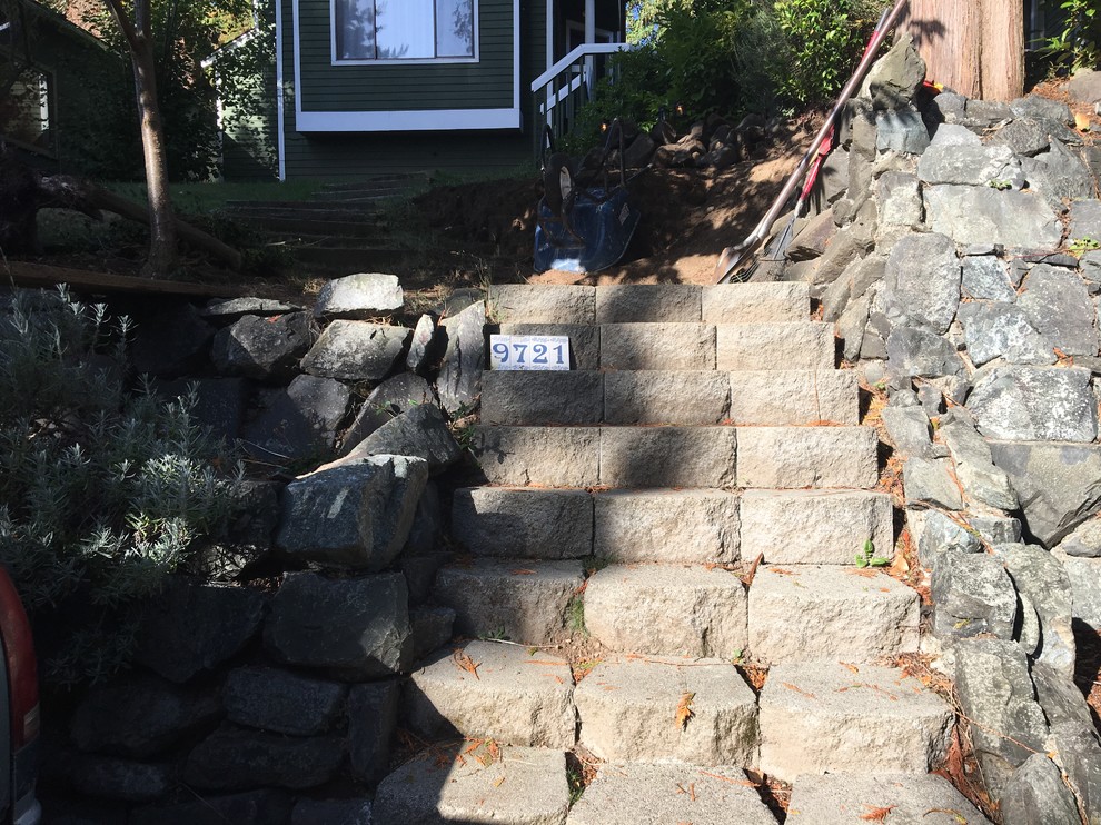 Example of a mountain style home design design in Seattle