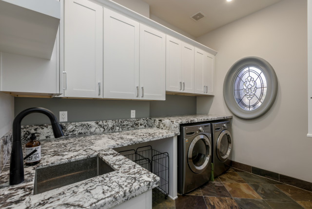 Siene & Kentay's Laundry Room Remodeling moderne-bryggers