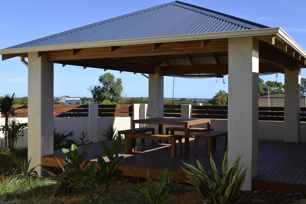 Contemporary patio in Perth.