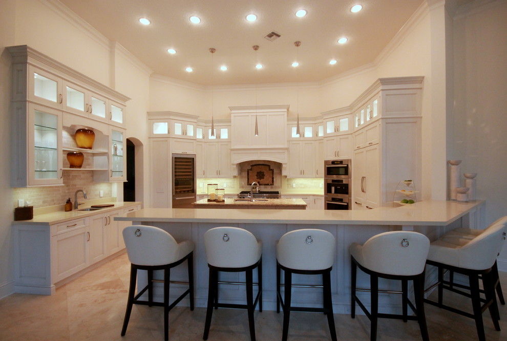 Transitional kitchen photo in Miami