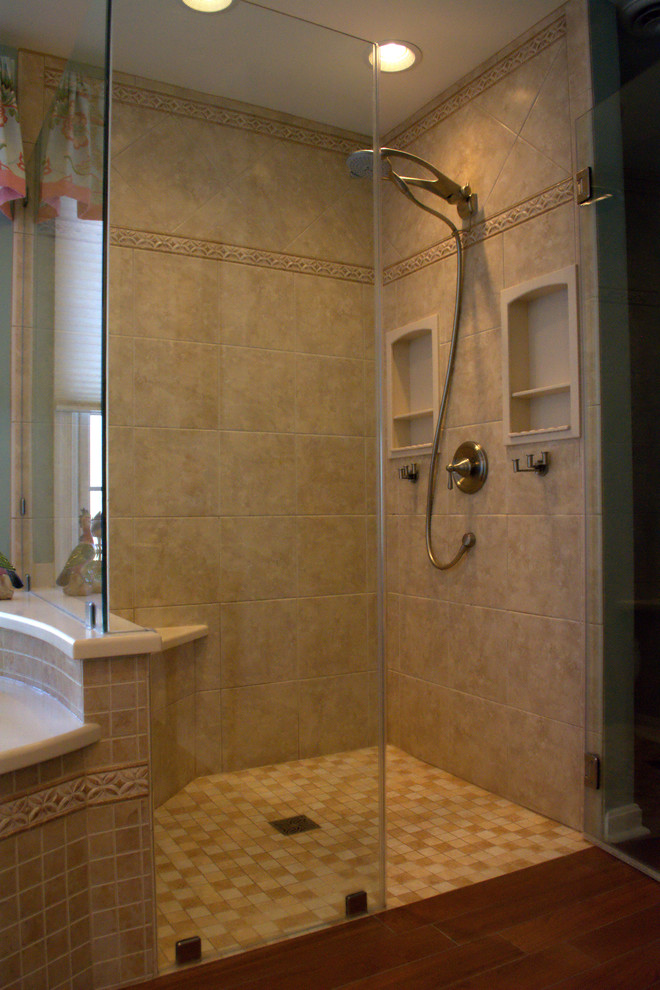 Photo of a mid-sized traditional master bathroom in Baltimore with beige cabinets, a curbless shower, a two-piece toilet, beige tile, ceramic tile, blue walls, dark hardwood floors and granite benchtops.