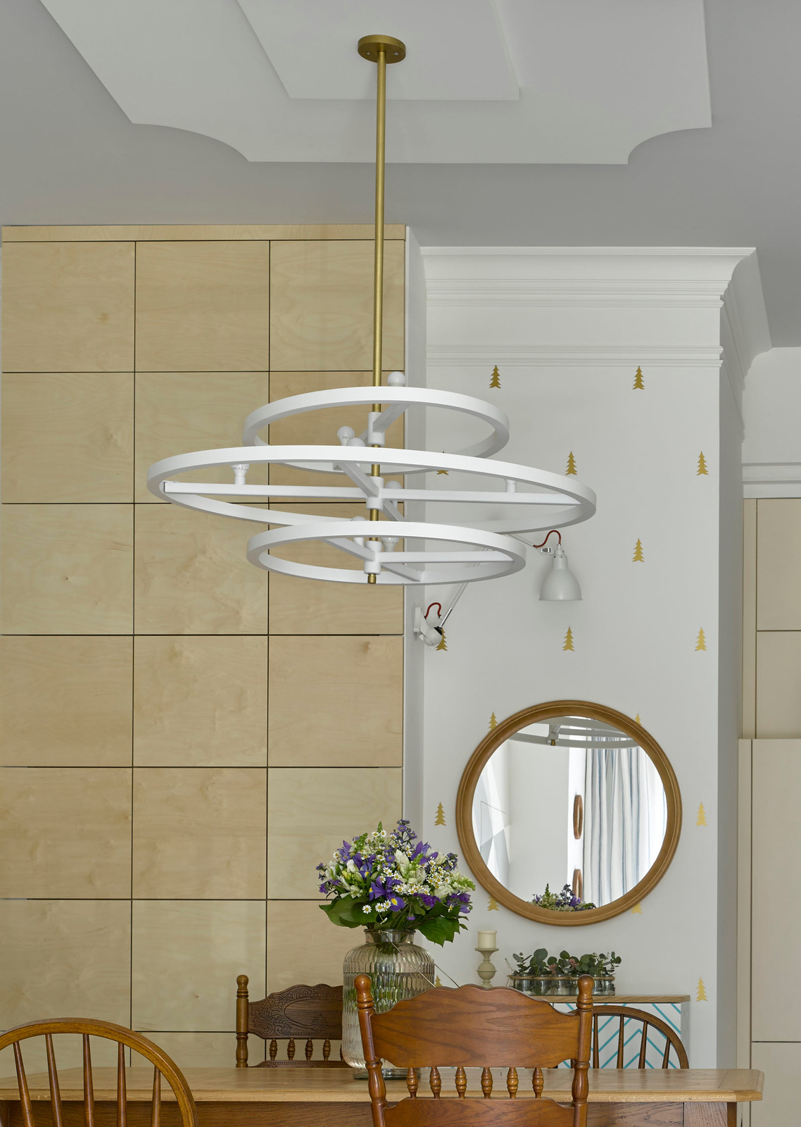 Шкаф из фанеры в гостиной