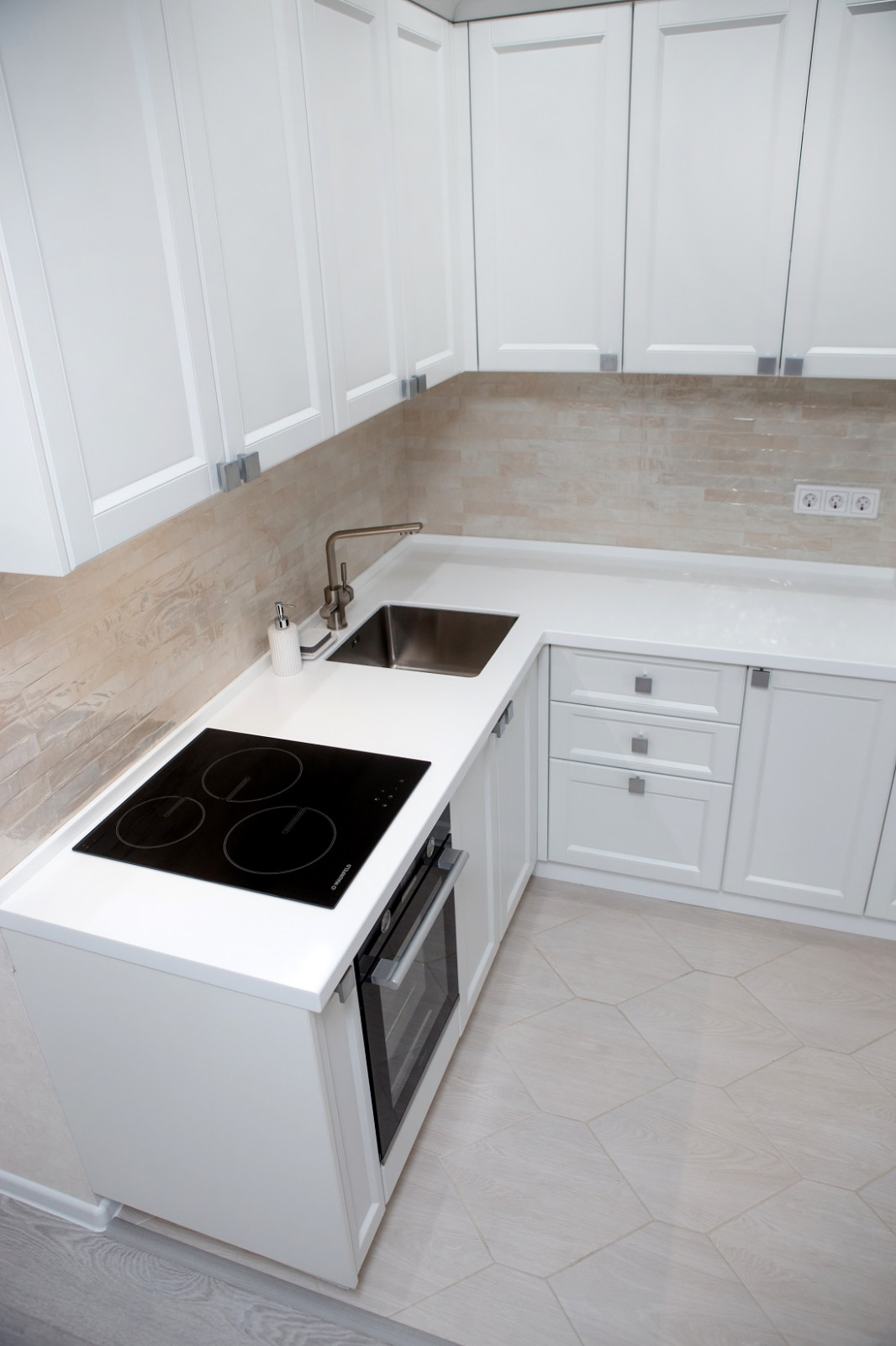 Белая кухня ЖК "Циолковский", Обнинск