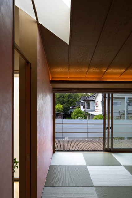 中2階の日本間から神社を見る minimalistisch-schlafzimmer