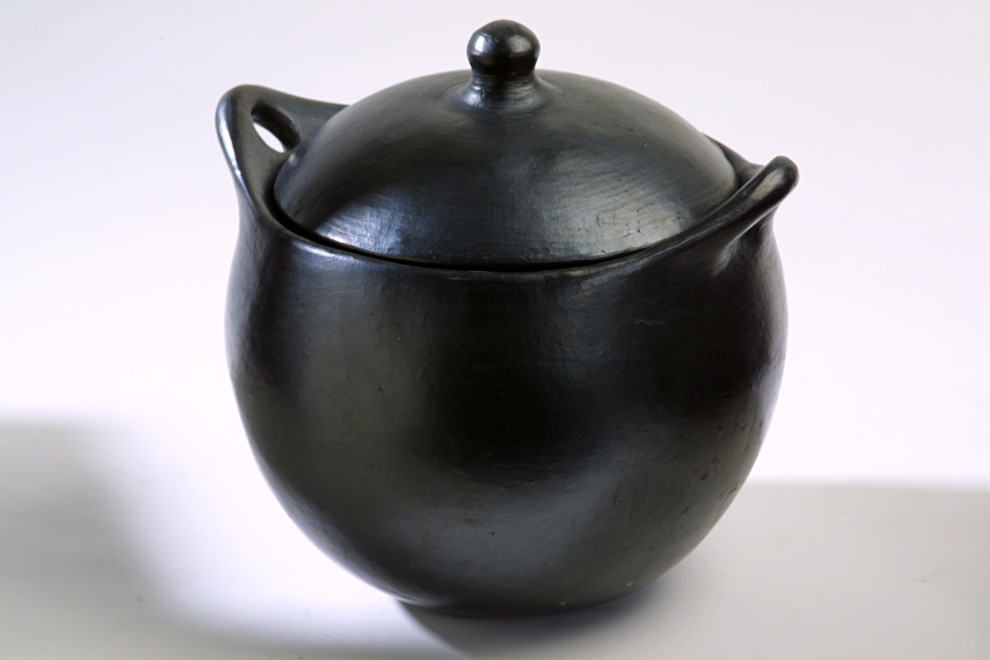 La Chamba Black Clay Soup Pot, Individual Asian Specialty Serveware