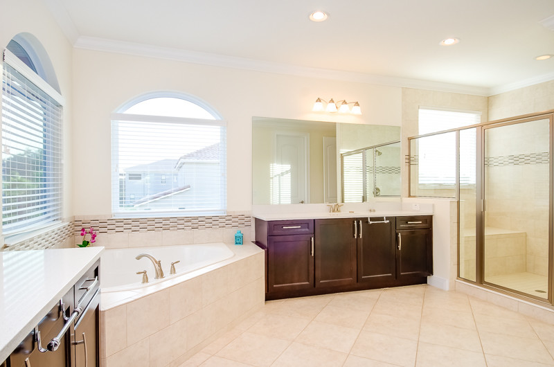 Inspiration for a modern bathroom remodel in Orlando