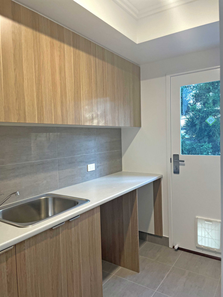 This is an example of a traditional laundry room in Sunshine Coast.