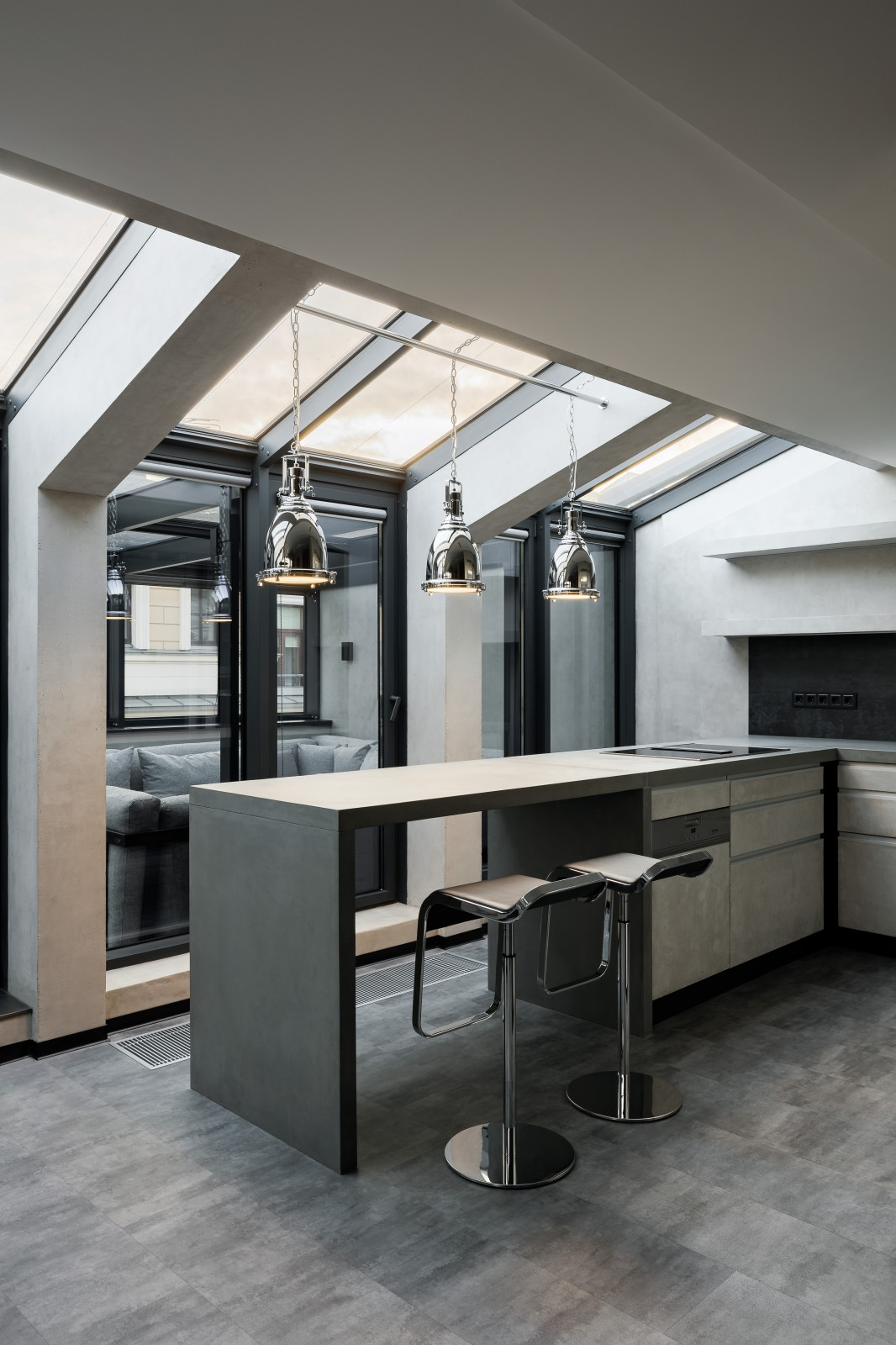 Квартира с видом на крыши Петербурга