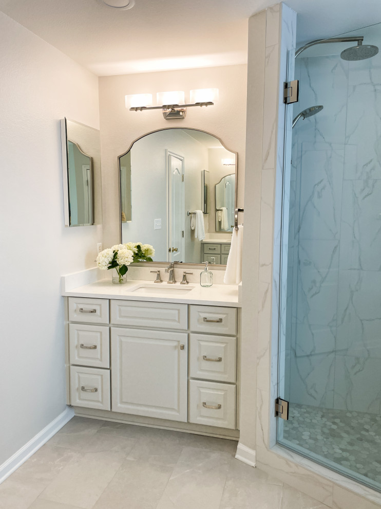 Bathroom - transitional bathroom idea