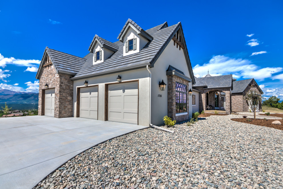 Inspiration for a transitional home design remodel in Denver