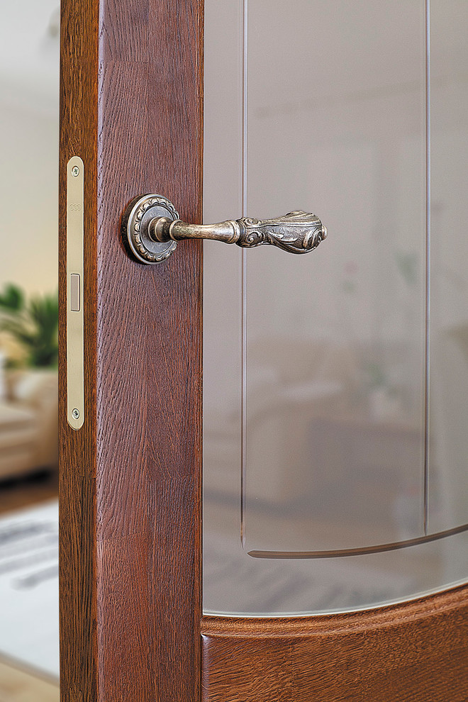 Alvero doors in details