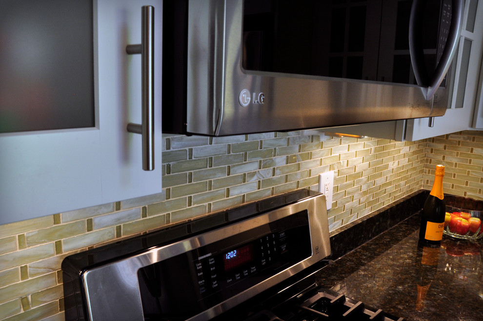 Mid-sized transitional u-shaped dark wood floor eat-in kitchen photo in DC Metro with an undermount sink, shaker cabinets, white cabinets, granite countertops, yellow backsplash, glass tile backsplash, stainless steel appliances and a peninsula
