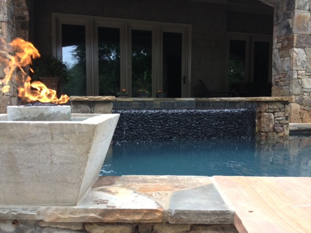 Example of a mountain style home design design in Charlotte
