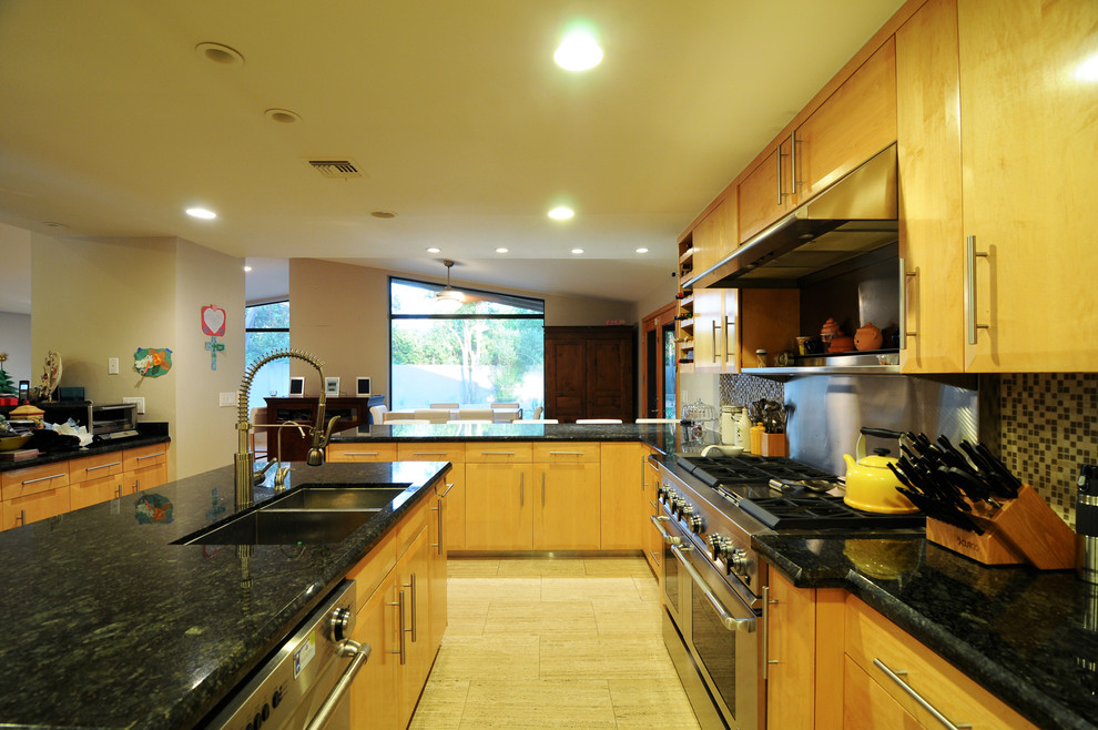 Kitchen - kitchen idea in Phoenix