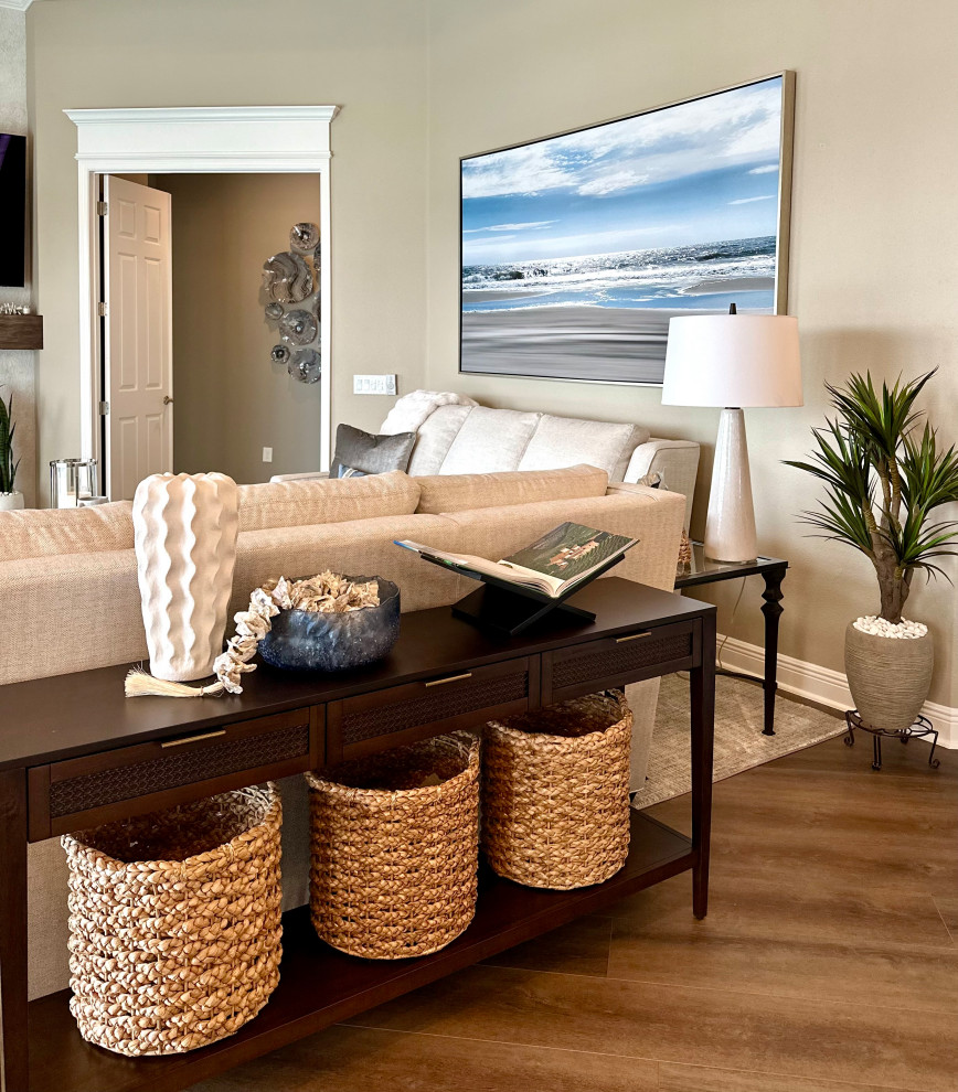 Inspiration for a transitional home design remodel in Orlando
