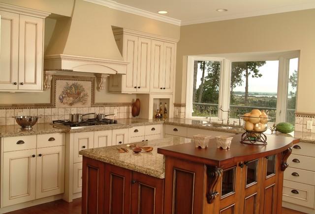 Newfeld Kitchen traditional-kitchen