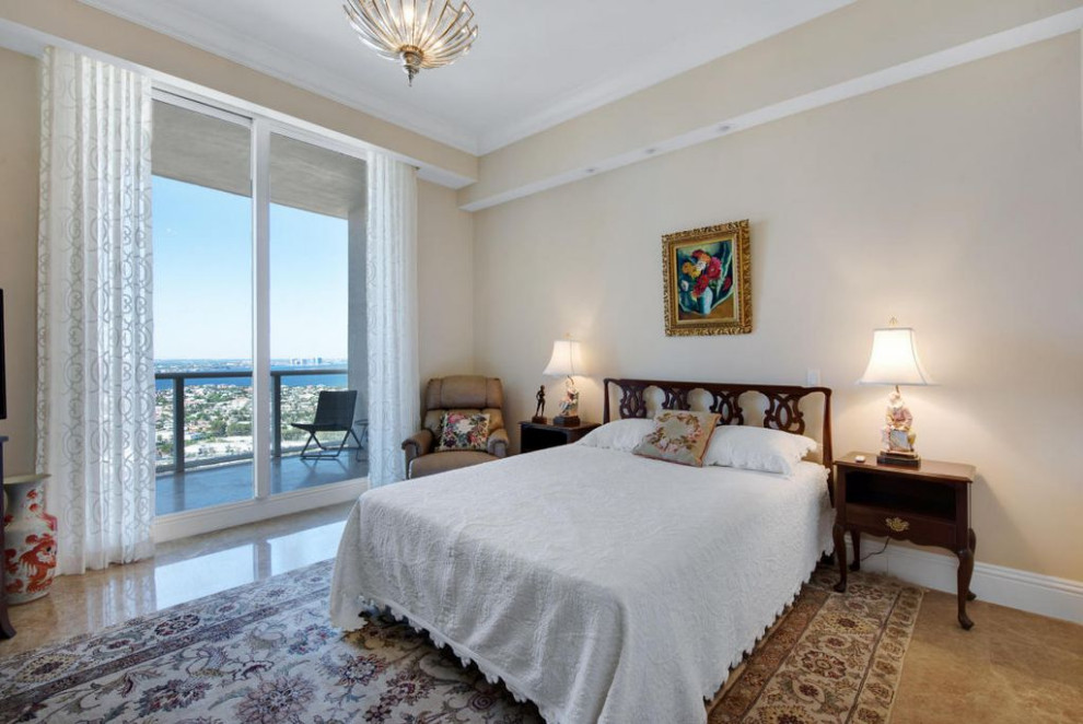 Inspiration for a transitional home design remodel in Miami