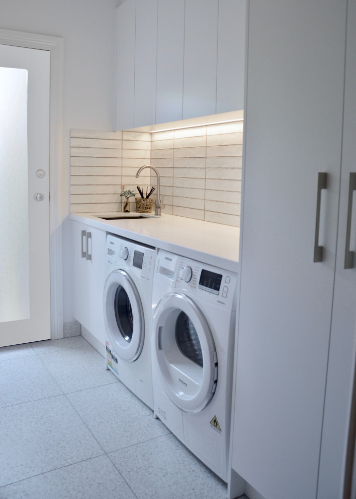 This is an example of a contemporary utility room in Melbourne.