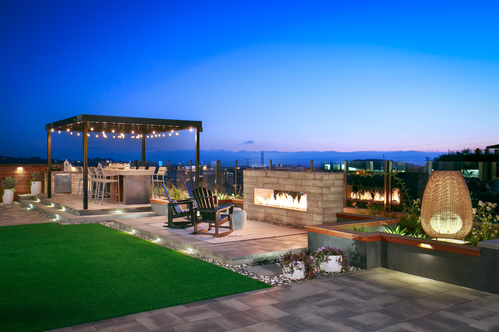 Design ideas for a contemporary patio in San Diego.