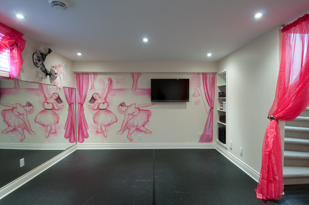 Inspiration for a contemporary home gym in Ottawa with black floor.