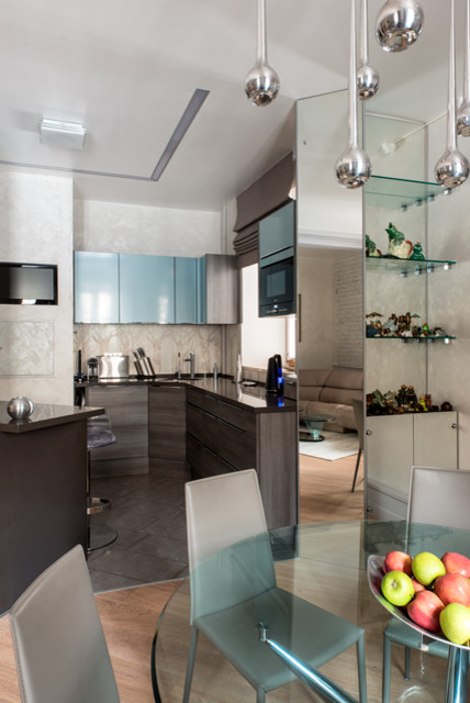 Серая зеркальная квартира