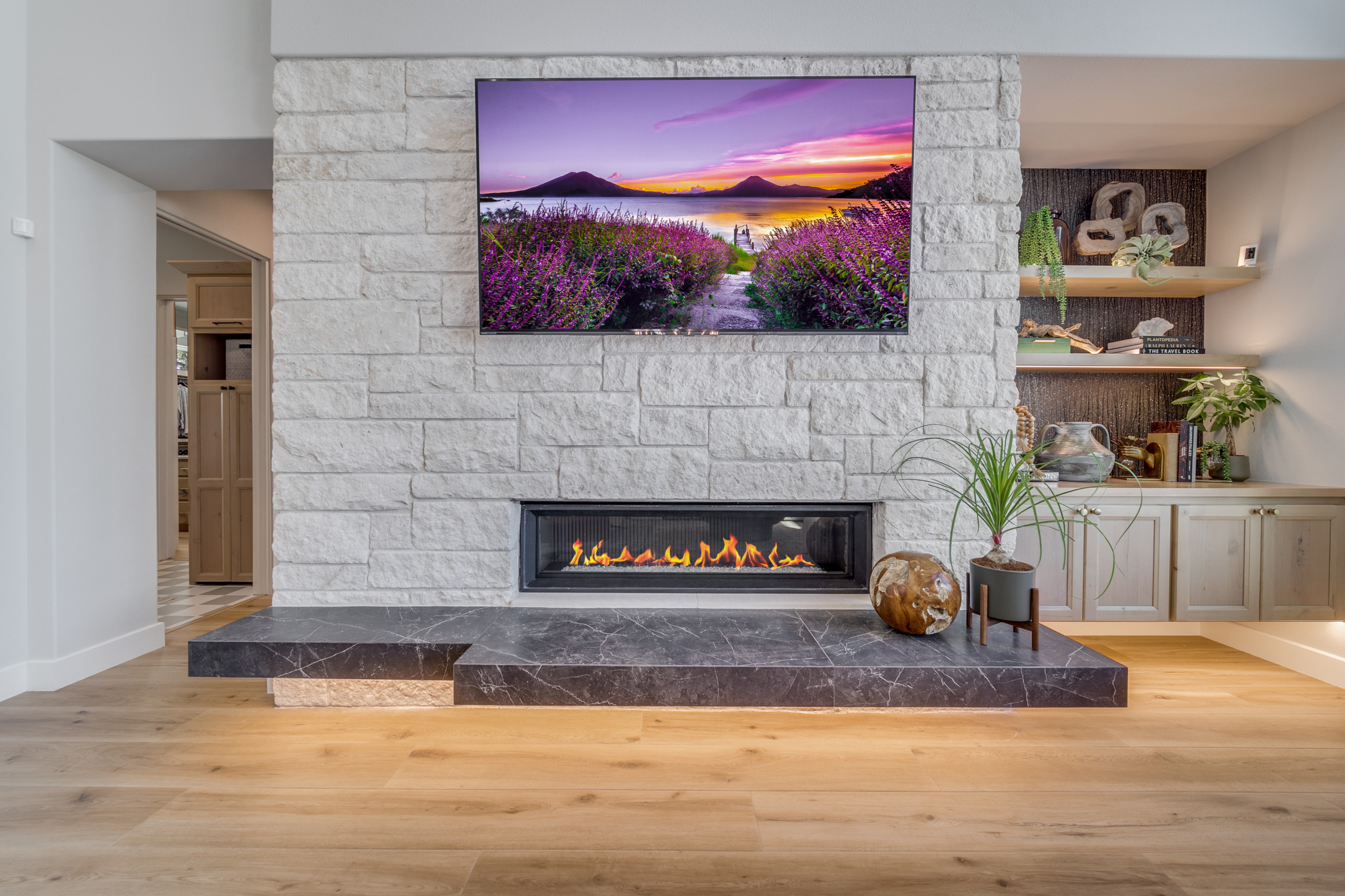 Modern european: 3,830 ft², 4 BR/3 BA/1 ST