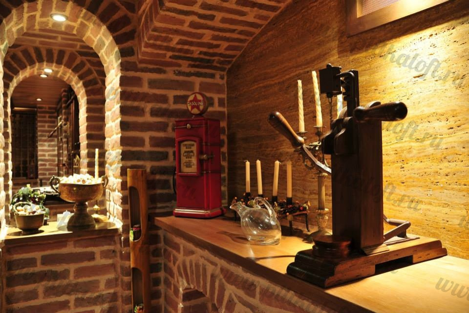 Винный погреб из старинного кирпича