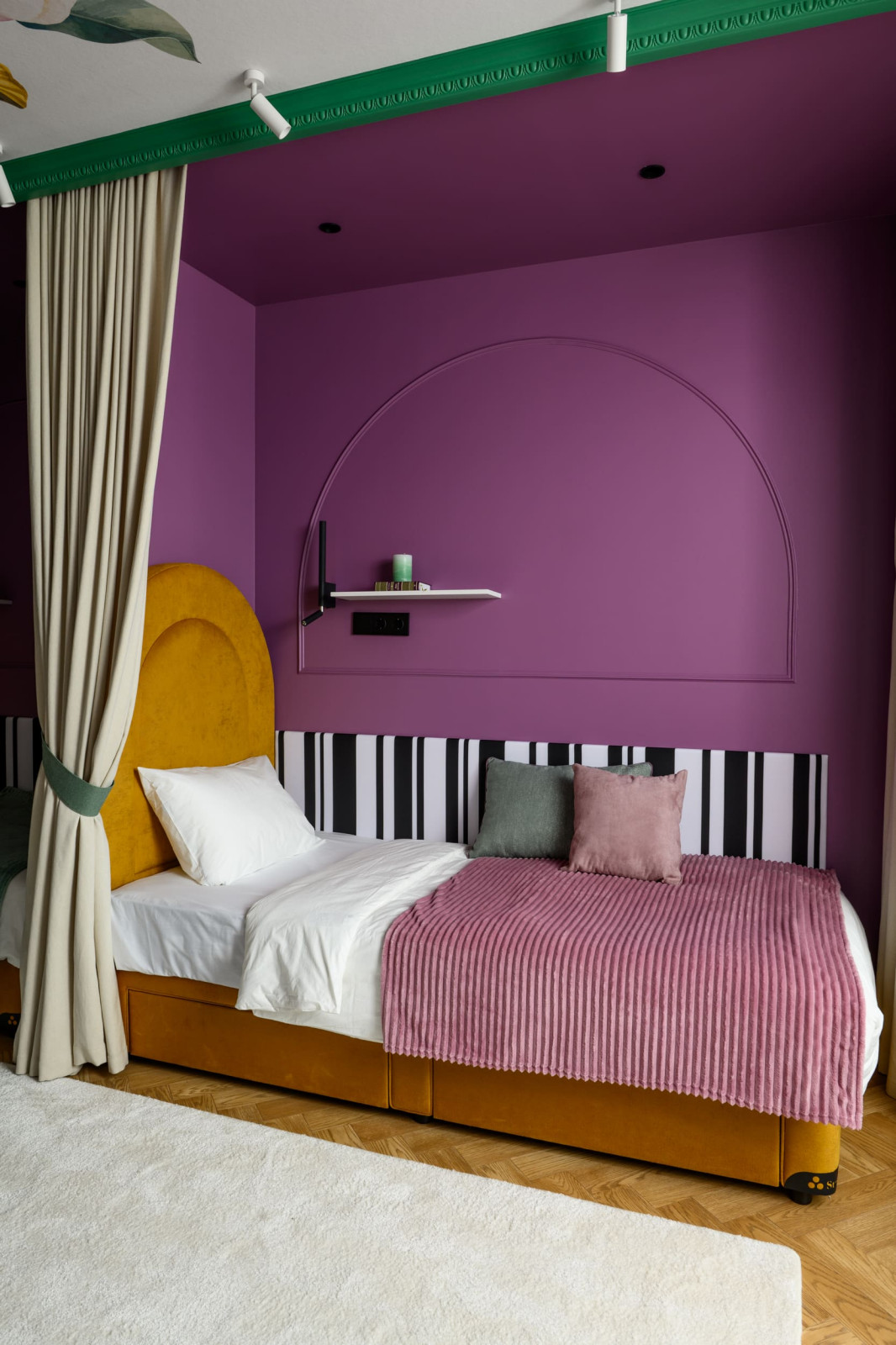 Квартирный вопрос - цветущая магнолия