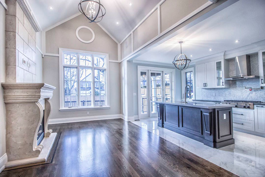 Example of a transitional home design design in Toronto