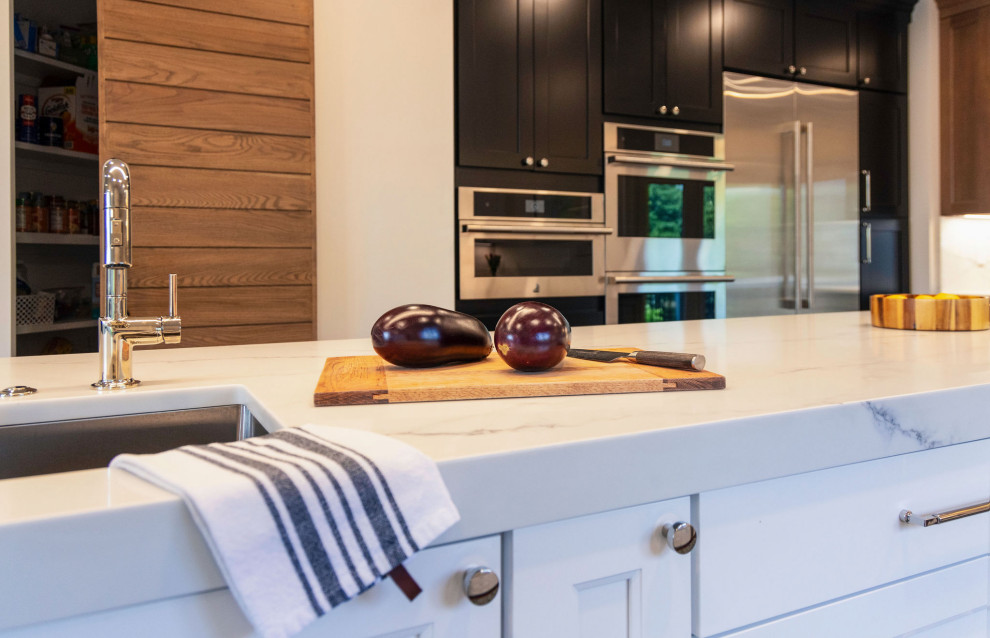 Transitional kitchen photo in DC Metro
