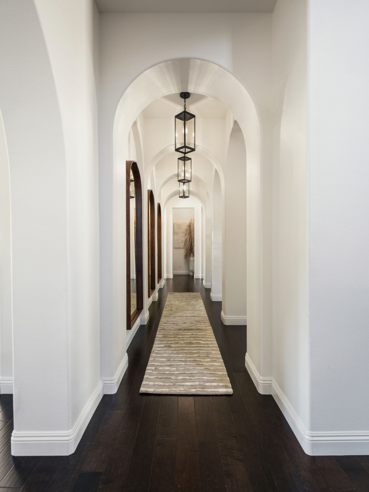 Photo of a transitional hallway in San Diego.