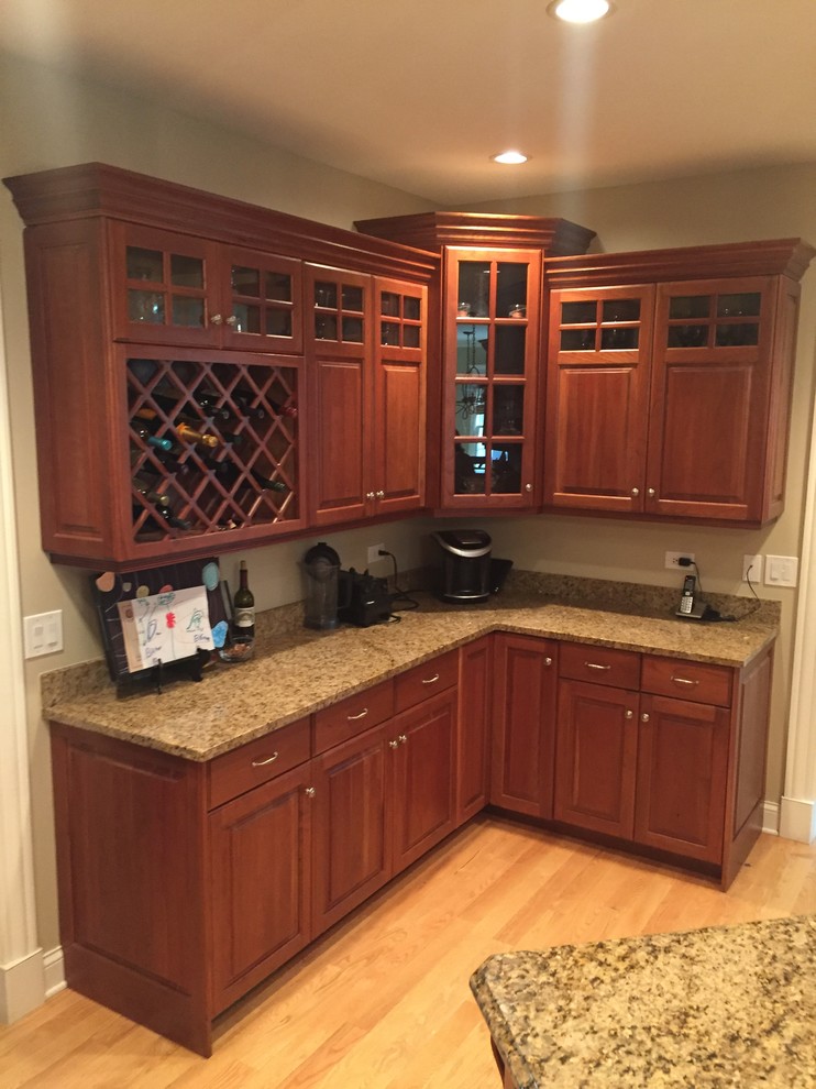 Example of a large transitional u-shaped home design design in Chicago