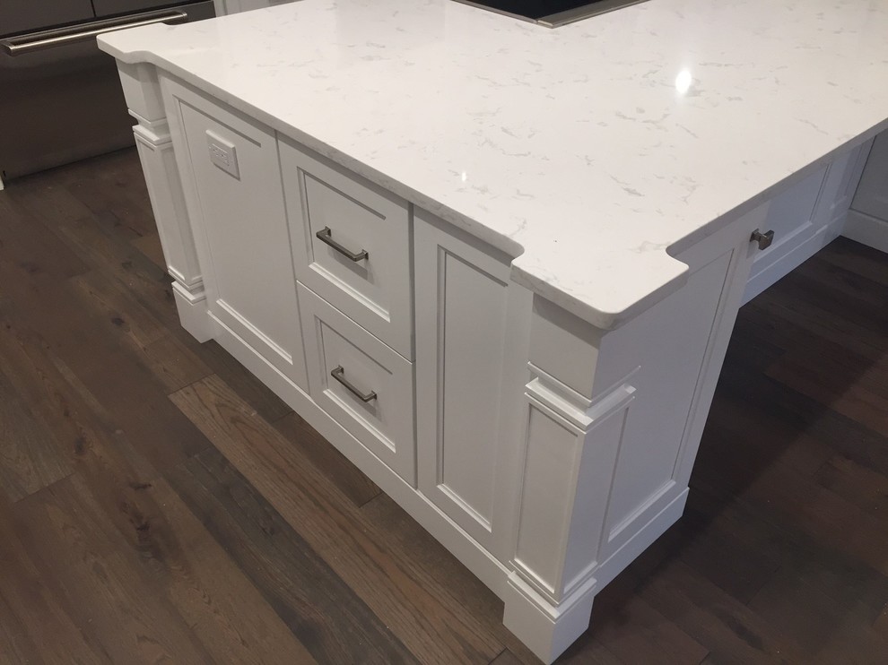 Example of a transitional kitchen design in Orlando