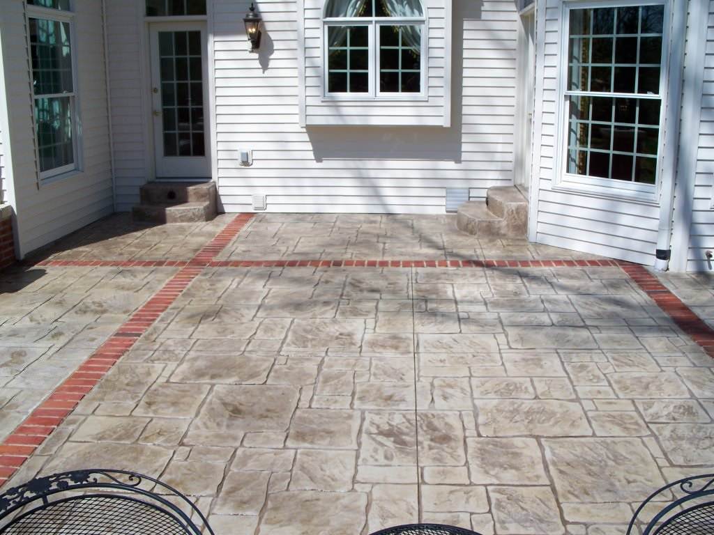Town and Country, Missouri stamped concrete back patio with brick banding