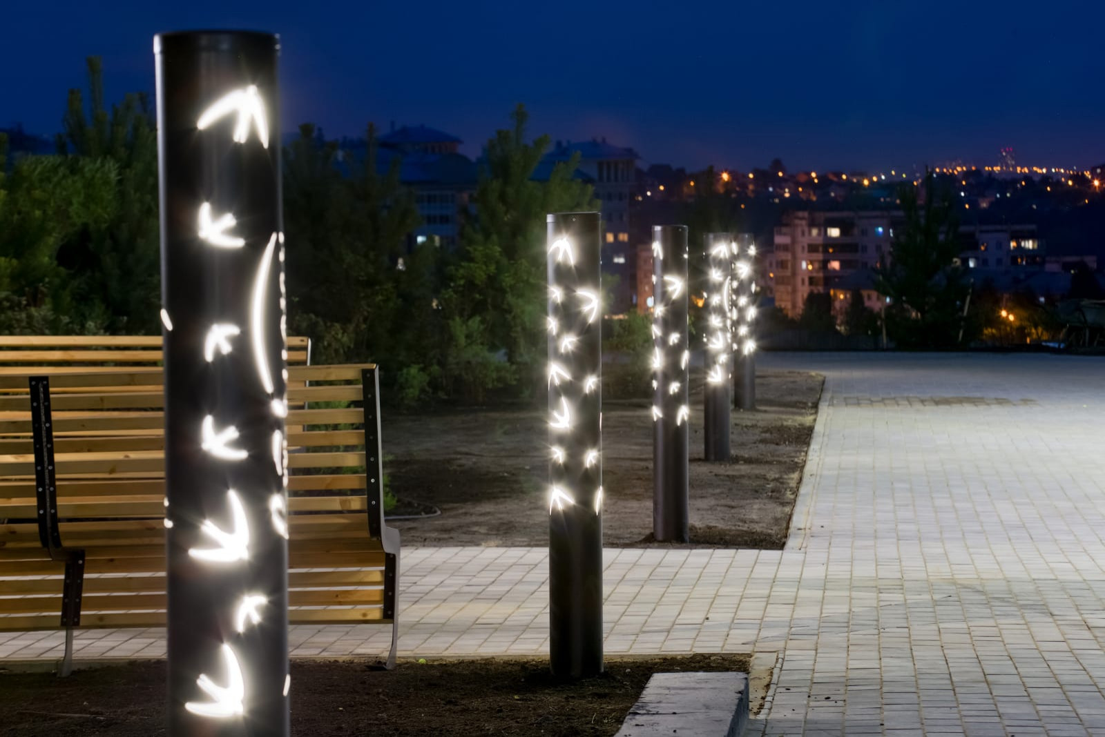 Благоустройство жилого квартала "Стрижи" были изготовлены уличные фонари по инди