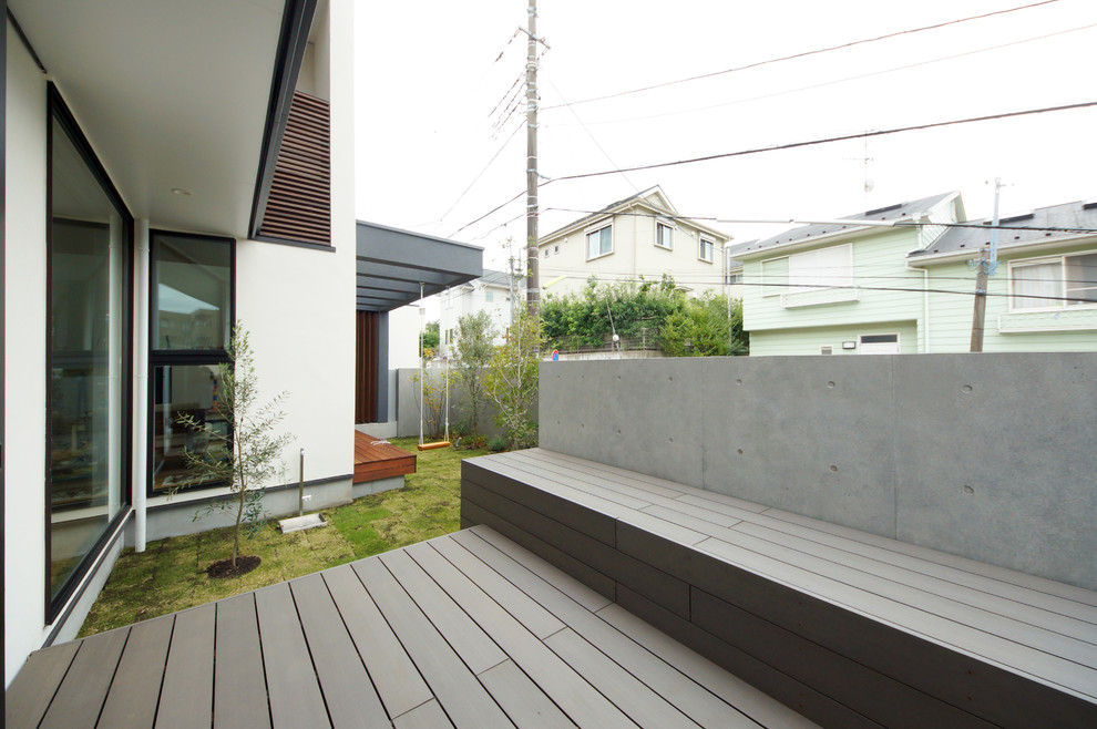 Design ideas for a modern deck in Tokyo.