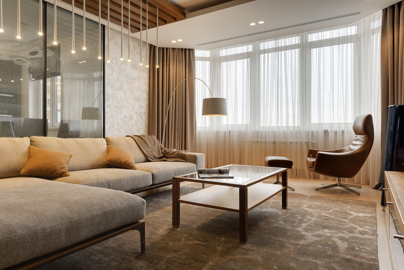 Дизайн гостиной в спокойных тонах