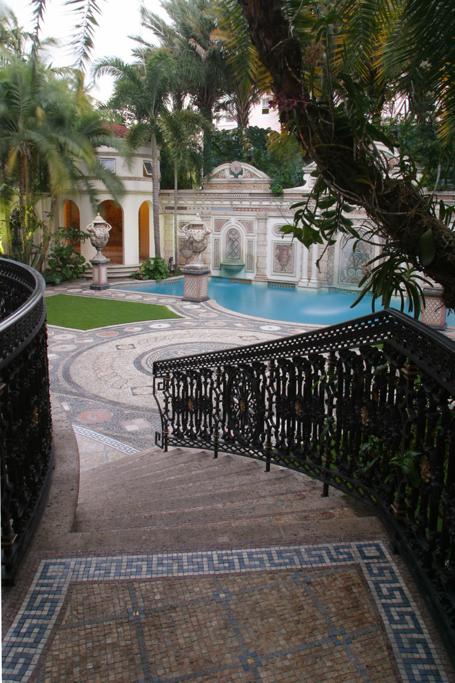 Photo of a mediterranean garden in Miami.