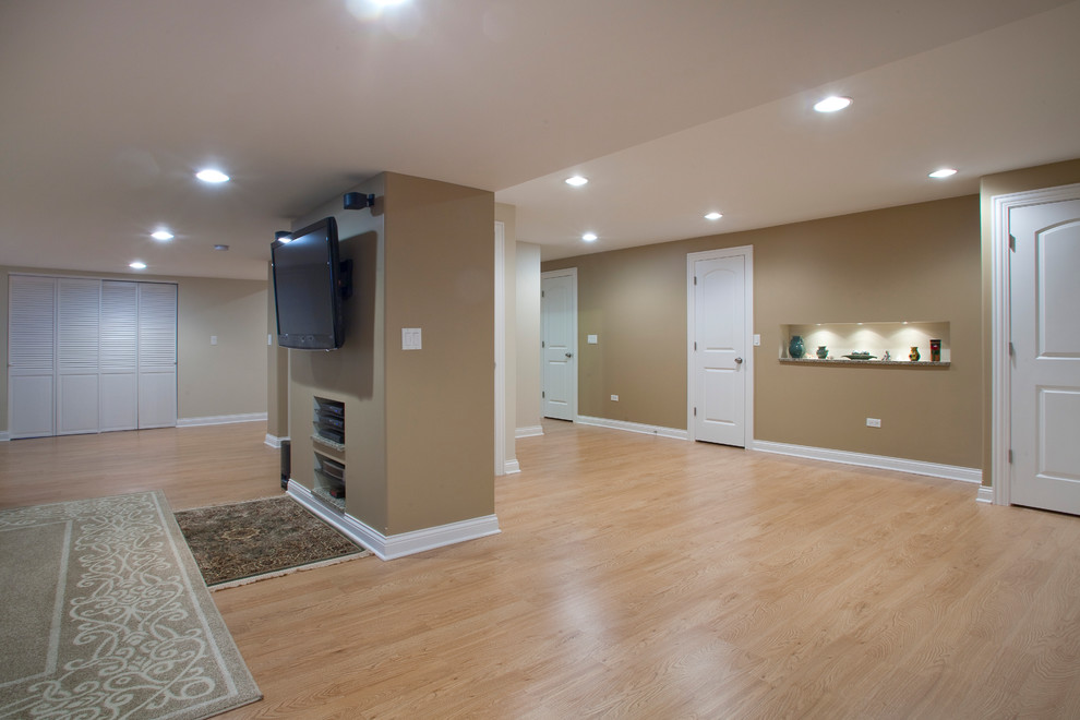 This is an example of a contemporary basement in Chicago.