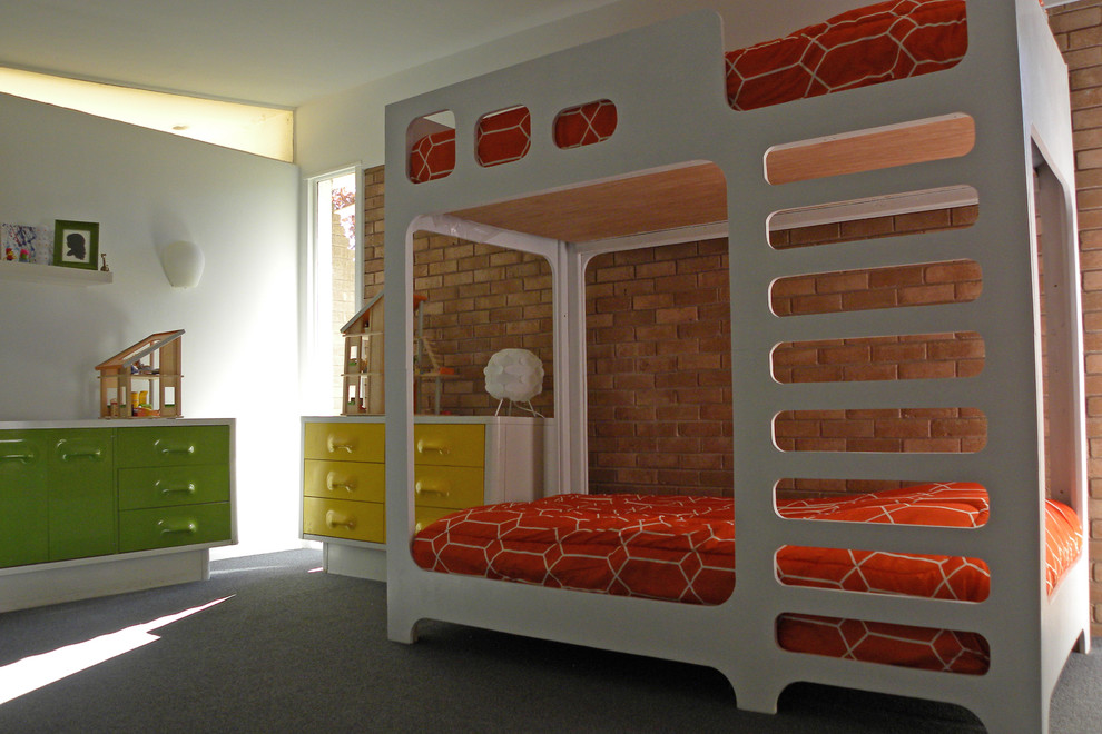 Inspiration for a midcentury gender-neutral kids' bedroom for kids 4-10 years old in Dallas with white walls, carpet and red floor.