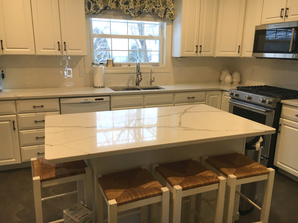 Example of a mid-sized transitional ceramic tile kitchen design with an undermount sink, quartzite countertops, white backsplash and subway tile backsplash