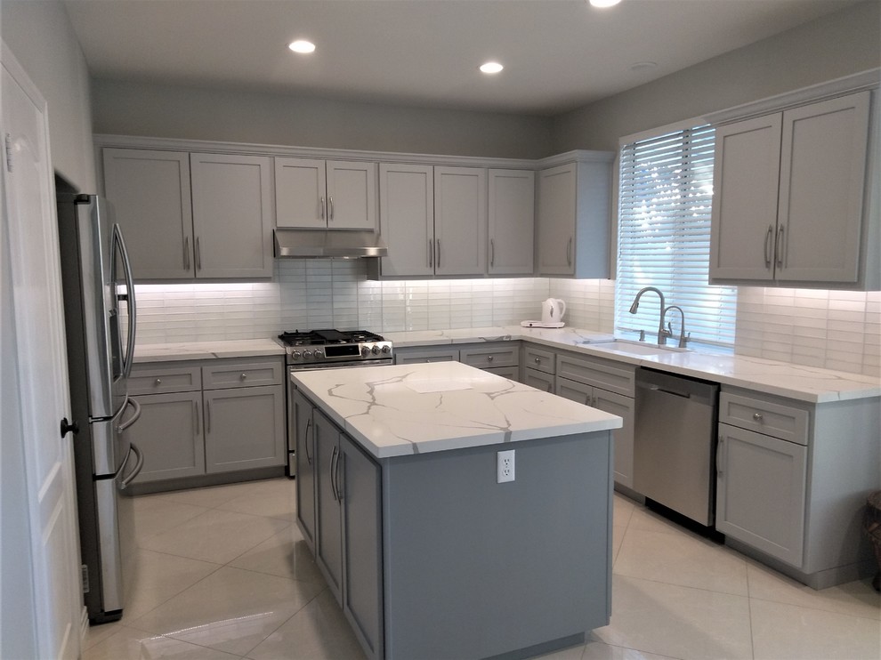 Design ideas for a mid-sized transitional u-shaped eat-in kitchen in Los Angeles with an undermount sink, shaker cabinets, grey cabinets, quartz benchtops, white splashback, glass tile splashback, stainless steel appliances, marble floors, with island, white floor and white benchtop.
