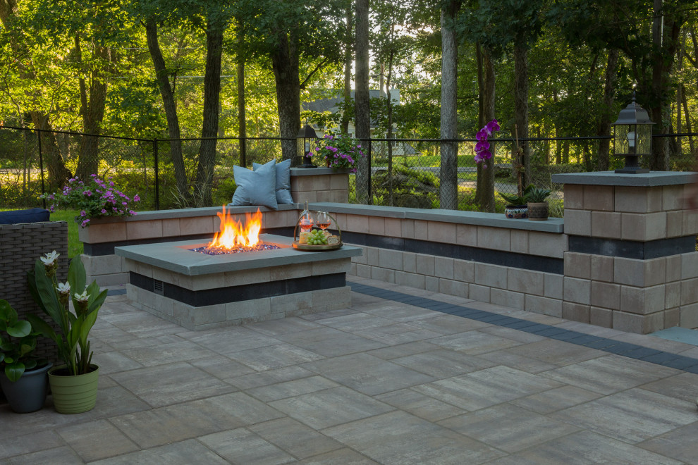 Photo of a modern patio in New York.