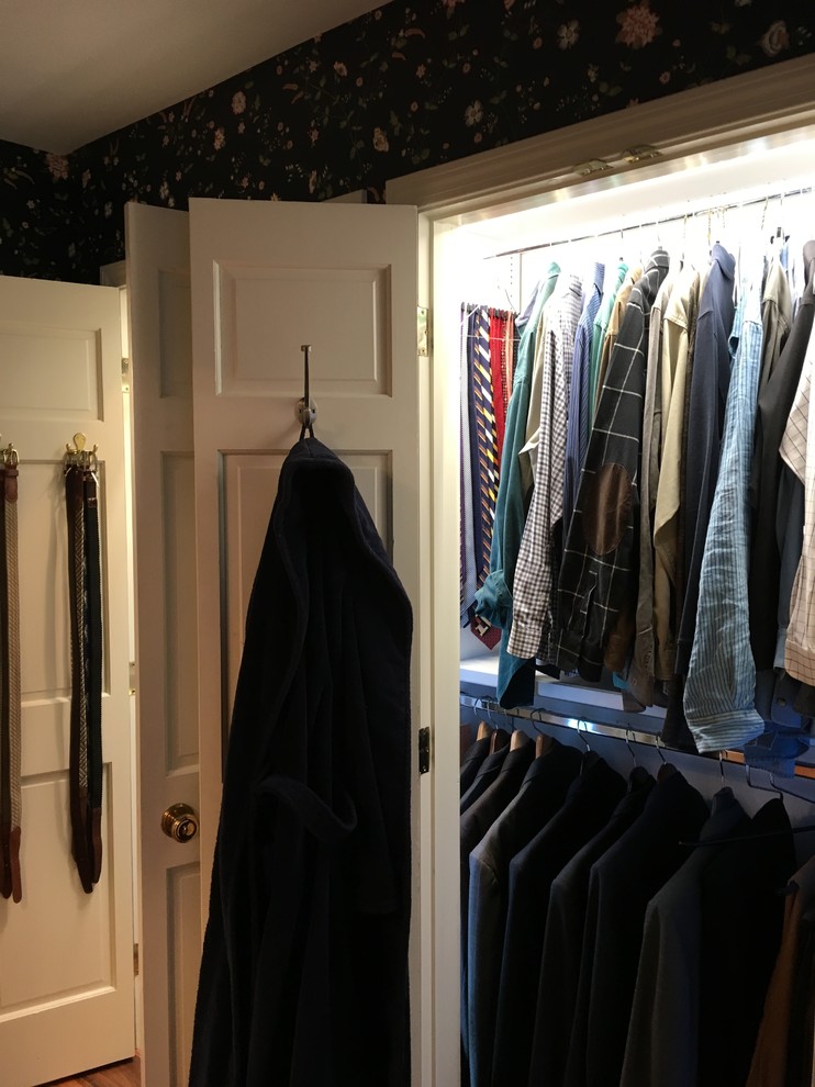 Design ideas for a traditional wardrobe in Bridgeport.